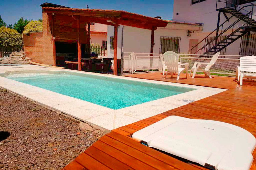 Piscina con solarium